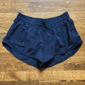 lululemon navy hotty hot shorts 6